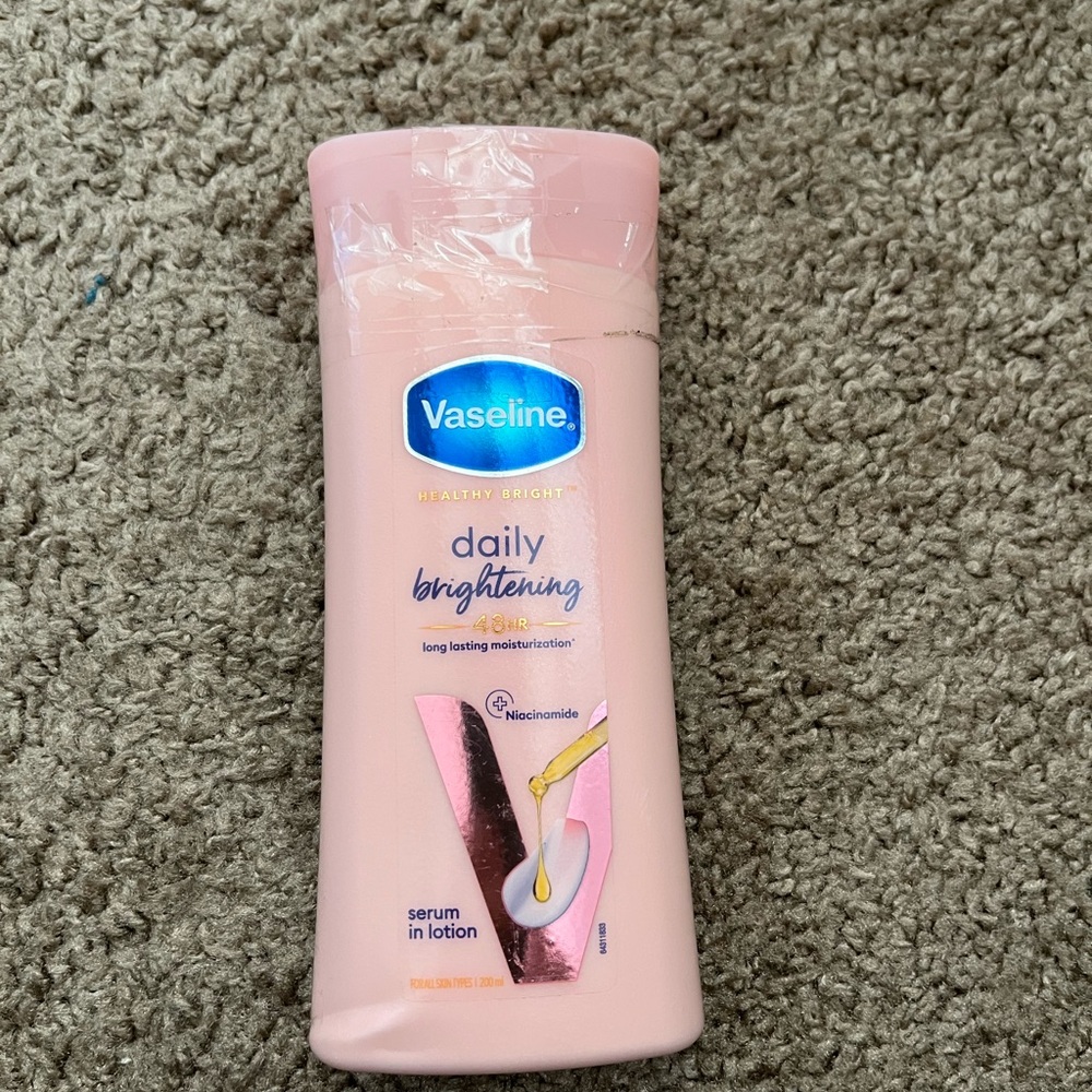 Vaseline 48 HR‎ Daily Brightening  Lotion serum